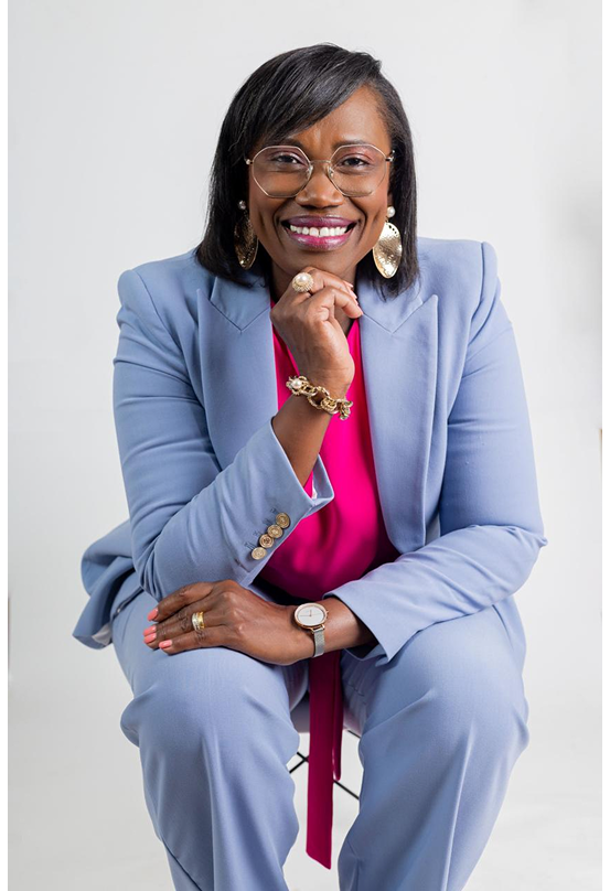 CIPRIANA  CALENGUE - DOCENTE E PESQUISADORA